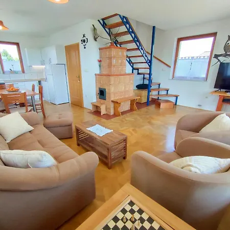Sovica & Tree House Sveti Jurij ob Scavnici